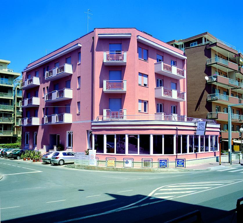 Hotel Corallo Pietra Ligure Exteriör bild